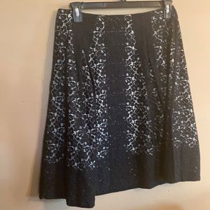 NWOT TALBOTS BLACK LACE SKIRT W/white lining. Sz. 10.